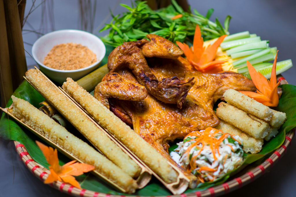 Gà nướng cơm lam
